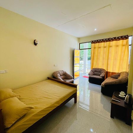Great Victoria Palace Ratnapura Eksteriør billede