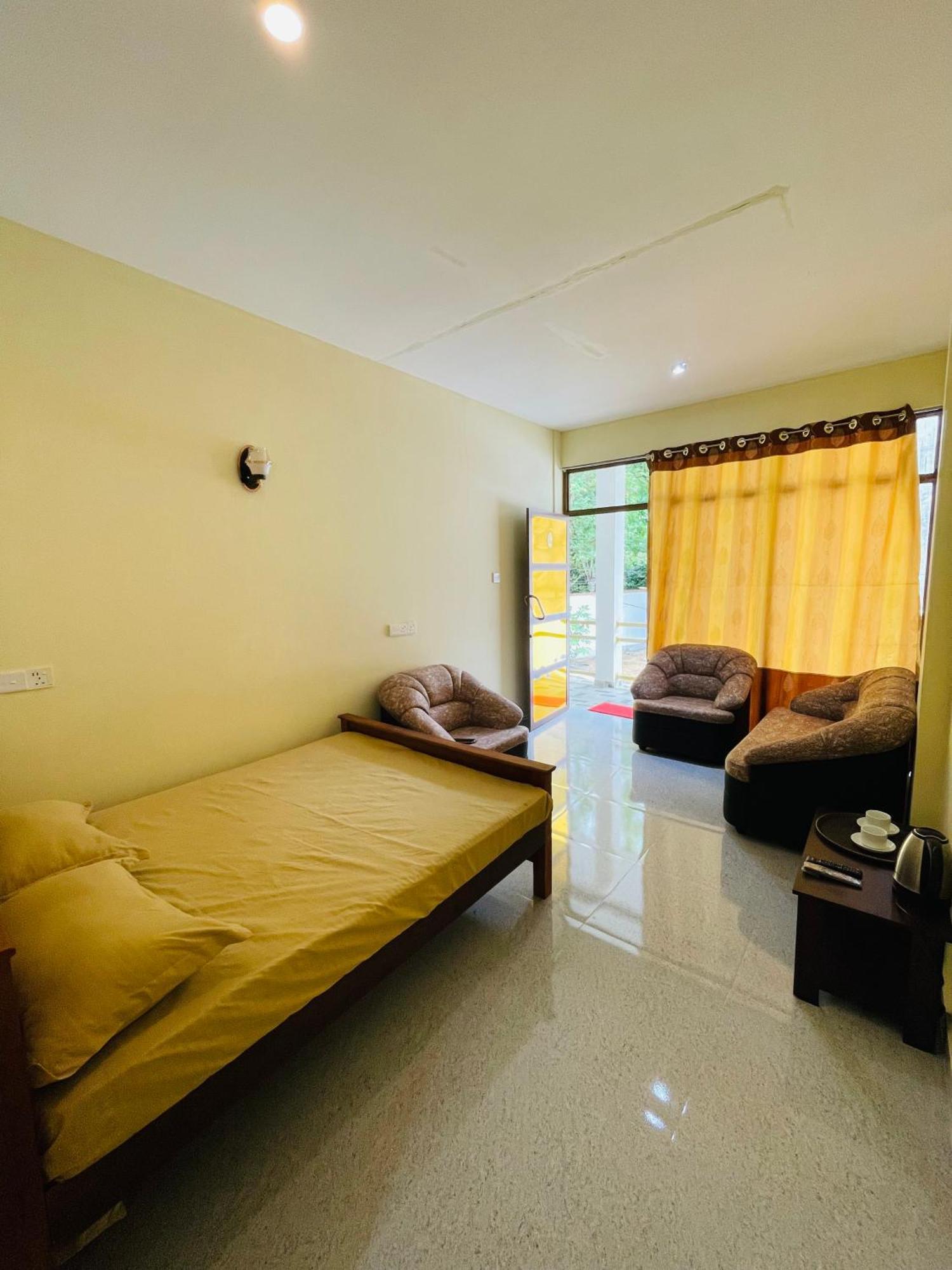 Great Victoria Palace Ratnapura Eksteriør billede